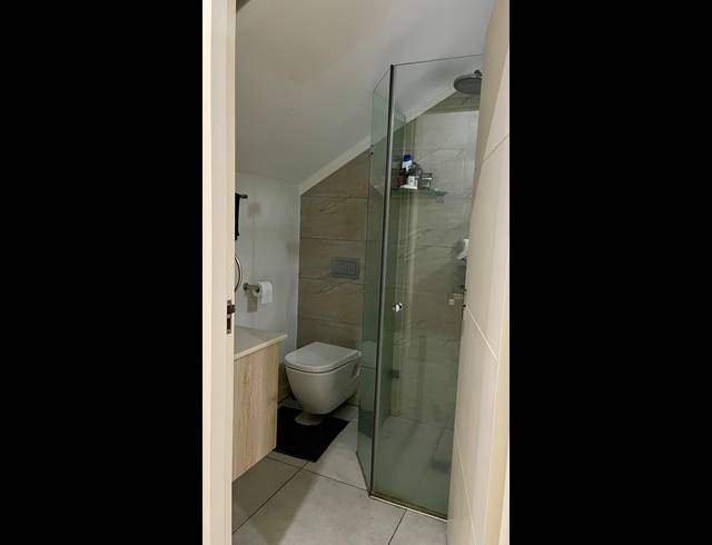 2 BEDROOM APARTMENT FOR SALE IN BRYANSTON